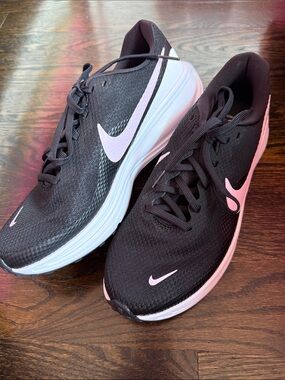 Brand new Nike revolution 8 US size 10